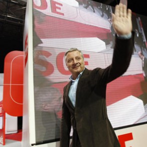 Blanco: El PP quiere recentralizar el Estado y desconectar a las CCAA; el PSOE Blanco: El PP quiere recentralizar el Estado y desconectar a las CCAA; el PSOE quiere conectarlas mejor, para que contribuyan a impulsar la recuperación"
