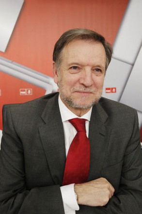 Marcelino Iglesias asegura que todas las reformas que está planteando el Gobier Marcelino Iglesias asegura que todas las reformas que está planteando el Gobierno son extraordinariamente progresistas e imprescindibles