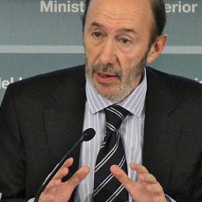 Rubalcaba dice que "la credibilidad de Batasuna está bajo mínimos" y recuerda Rubalcaba dice que "la credibilidad de Batasuna está bajo mínimos" y recuerda que ETA aun existe