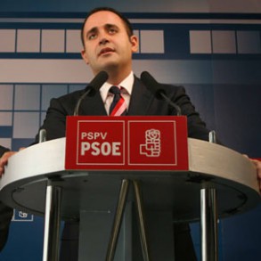 Alarte: No quieren que Camps se vaya porque asisteremos entonces al derrumbe d Alarte: No quieren que Camps se vaya porque asisteremos entonces al derrumbe de todo el PP. Ha empezado ya el crack del PP