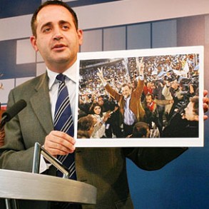 Alarte: "Designando a Camps, Rajoy le explica a toda España cuál es su código Alarte: "Designando a Camps, Rajoy le explica a toda España cuál es su código ético y qué haría ante la corrupción si gobierna: Nada"