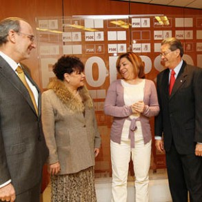 Elena Valenciano se reúne con los embajadores centroamericanos Elena Valenciano se reúne con los embajadores centroamericanos