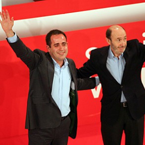 Rubalcaba dice que el PP "gana mucho menos de lo que pierde España" con el deba Rubalcaba dice que el PP "gana mucho menos de lo que pierde España" con el debate sobre ETA