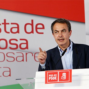Zapatero: "La izquierda abertzale debe dar más pasos adelante y de ETA solo esp Zapatero: "La izquierda abertzale debe dar más pasos adelante y de ETA solo esperamos un paso: la renuncia definitiva e incondicional de la violencia"