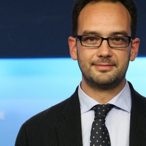 Antonio Hernando: "El PP traspasa cada día una nueva línea roja en su estrateg Antonio Hernando: "El PP traspasa cada día una nueva línea roja en su estrategia de utilizar el terrorismo como arma electoral"