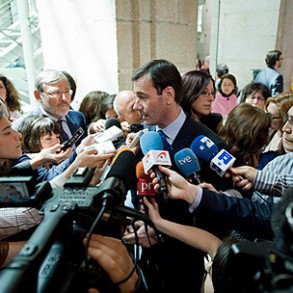 Tomás Gómez: Lo peor de Esperanza Aguirre no es que insista en la mentira so Tomás Gómez: Lo peor de Esperanza Aguirre no es que insista en la mentira sobre la autoría del 11M, sino su indiferencia ante el dolor de miles de personas"