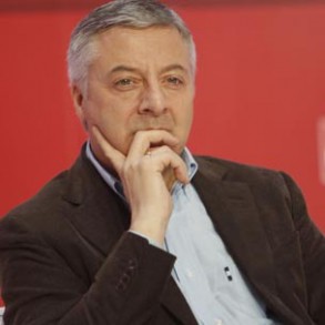 Blanco: El PP no quiere que caiga el paro. Quiere que caiga el Gobierno Blanco: El PP no quiere que caiga el paro. Quiere que caiga el Gobierno