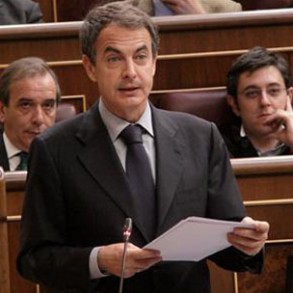 Zapatero llama desleal a PP por decir que España está al borde del precipicio Zapatero llama desleal a PP por decir que España está al borde del precipicio
