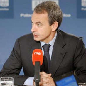 Zapatero dice que el dato de mayo confirma que "hay unos meses por delante de más confianza"