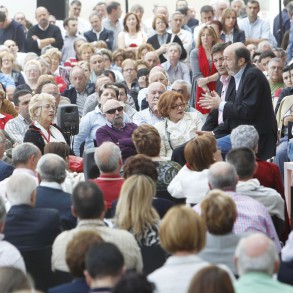 Rubalcaba: "Hay que predicar con el ejemplo y Rajoy reclama austeridad por la ma Rubalcaba: "Hay que predicar con el ejemplo y Rajoy reclama austeridad por la mañana y por la tarde, donde gobierna, se lo gasta todo"
