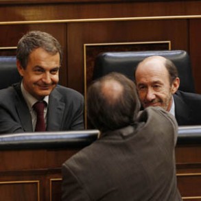 Zapatero asegura que las previsiones de ingresos se cumplen al 99% y pide a Rajo Zapatero asegura que las previsiones de ingresos se cumplen al 99% y pide a Rajoy que no mienta para no restar credibilidad a España