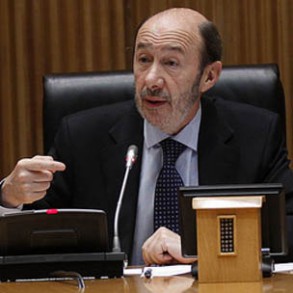 Rubalcaba cree que el problema de Europa es la situación en Grecia y propone un Rubalcaba cree que el problema de Europa es la situación en Grecia y propone una serie de medidas para que la Unión pueda defenderse de los especuladores