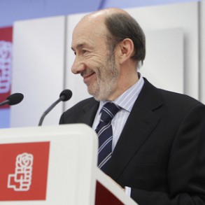Rubalcaba: "El PP ya no podrá levantar la bandera de la regeneración democrát Rubalcaba: "El PP ya no podrá levantar la bandera de la regeneración democrática"