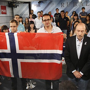 Rubalcaba condena el "asesinato político" de Noruega y pide "firmeza democráti Rubalcaba condena el "asesinato político" de Noruega y pide "firmeza democrática" frente al odio y el miedo