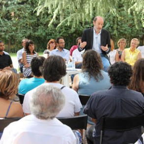 Rubalcaba pide a Alemania que se convierta "en el delantero centro de Europa" Rubalcaba pide a Alemania que se convierta "en el delantero centro de Europa"