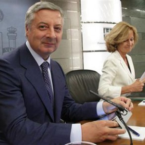 El Gobierno rebaja del 8 al 4 % el IVA para la adquisición de vivienda nueva. El Gobierno rebaja del 8 al 4 % el IVA para la adquisición de vivienda nueva.