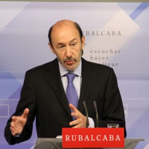 Rubalcaba: el acuerdo garantiza estabilidad económica, permite "flexibilida Rubalcaba: el acuerdo garantiza estabilidad económica, permite "flexibilidad para mantener la cohesión social" y "reafirma el compromiso con Europa"