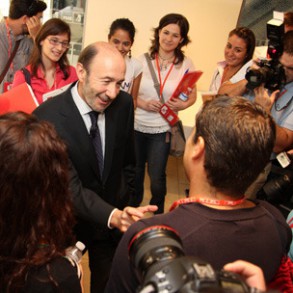 Rubalcaba propone que cien mil universitarios hagan prácticas en empresas en lo Rubalcaba propone que cien mil universitarios hagan prácticas en empresas en los próximos cuatro años
