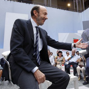 Rubalcaba pide a Rajoy que "deje de enredar y que aclare si quiere o no el impue Rubalcaba pide a Rajoy que "deje de enredar y que aclare si quiere o no el impuesto de patrimonio"