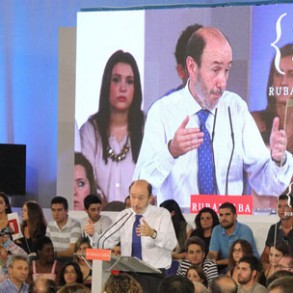 Pérez Rubalcaba anuncia un nuevo impuesto para grandes fortunas que evite la ev Pérez Rubalcaba anuncia un nuevo impuesto para grandes fortunas que evite la evasión fiscal