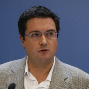 "Pons y Moreno deben pedir disculpas de inmediato a los profesionales de la tele "Pons y Moreno deben pedir disculpas de inmediato a los profesionales de la televisión pública"