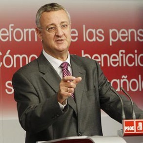 Caldera: "Rajoy está pensando en hacer recortes sociales Caldera: "Rajoy está pensando en hacer recortes sociales