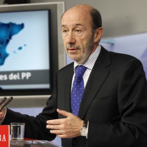 Rubalcaba denuncia que el PP está traspasando las "líneas rojas" "lesionando l Rubalcaba denuncia que el PP está traspasando las "líneas rojas" "lesionando los derechos de los ciudadanos" en Sanidad y Educación