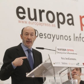 Rubalcaba advierte de que "detrás de la privatización, se esconde la ruina de Rubalcaba advierte de que "detrás de la privatización, se esconde la ruina de la sanidad pública"