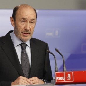 Rubalcaba pide reflexión, tiempo, unidad y mucho recuerdo a las víctimas Rubalcaba pide reflexión, tiempo, unidad y mucho recuerdo a las víctimas tras el comunicado de ETA