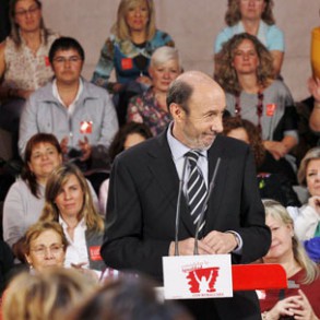 Rubalcaba subraya que el PSOE defenderá el derecho al aborto Rubalcaba subraya que el PSOE defenderá el derecho al aborto