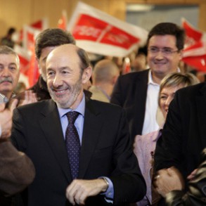 Rubalcaba: "Sólo con políticas de austeridad, Europa no va a poder salir de la Rubalcaba: "Sólo con políticas de austeridad, Europa no va a poder salir de la crisis"