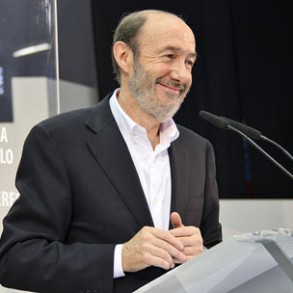Rubalcaba destinará el impuesto de las grandes fortunas a abaratar la contratac Rubalcaba destinará el impuesto de las grandes fortunas a abaratar la contratación