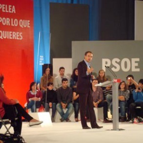 Zapatero destaca que "esta es la primera campaña de la democracia sin la amenaz Zapatero destaca que "esta es la primera campaña de la democracia sin la amenaza de ETA"