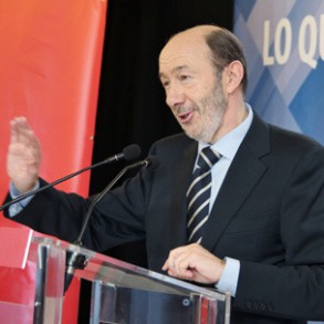 Rubalcaba: "El PSOE apuesta por las energías renovables y por cerrar las centra Rubalcaba: "El PSOE apuesta por las energías renovables y por cerrar las centrales nucleares cuando toque"