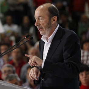Rubalcaba: Yo iré "a Bruselas a pelear y a convencer" y "Rajoy no lo hará" Rubalcaba: Yo iré "a Bruselas a pelear y a convencer" y "Rajoy no lo hará"