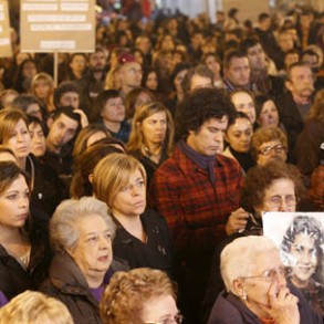 Valenciano pide al PP no diluir el sentido de la ley contra la violencia . Valenciano pide al PP no diluir el sentido de la ley contra la violencia .