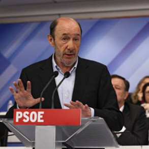 Rubalcaba subraya que "tenemos siete millones de compromisos, que vamos a cumpli Rubalcaba subraya que "tenemos siete millones de compromisos, que vamos a cumplir de principio a fin"