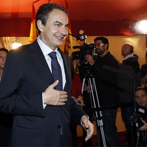 Zapatero: "La Constitución debe seguir siendo un camino de progreso y de bienes Zapatero: "La Constitución debe seguir siendo un camino de progreso y de bienestar"