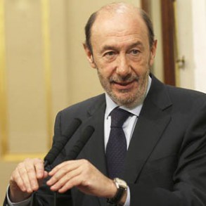 Rubalcaba anuncia la presentación de una batería de iniciativas del grupo parl Rubalcaba anuncia la presentación de una batería de iniciativas del grupo parlamentario socialista