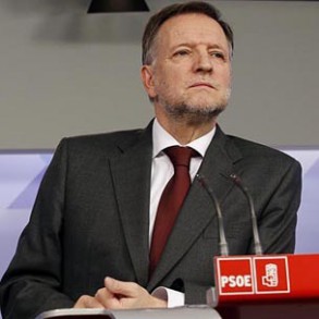 El PSOE considera "radicales" y "excesivas" las propuestas de la CEOE El PSOE considera "radicales" y "excesivas" las propuestas de la CEOE