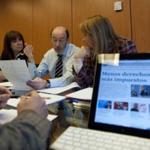 Rubalcaba denuncia que los recortes del PP "nos llevarán a una grave depresión Rubalcaba denuncia que los recortes del PP "nos llevarán a una grave depresión económica y a la destrucción de empleo"