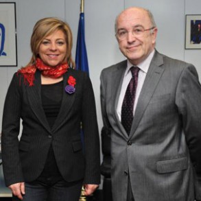 Elena Valenciano: "El Gobierno de España está tardando mucho en viajar a las i Elena Valenciano: "El Gobierno de España está tardando mucho en viajar a las instituciones europeas"