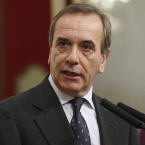 Alonso califica las medidas de injustas e ineficientes y asegura que provocarán Alonso califica las medidas de injustas e ineficientes y asegura que provocarán más recesión y más paro