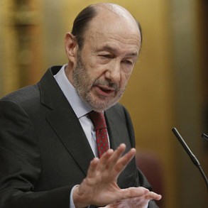 Rubalcaba le pide a Rajoy que no oculte a los ciudadanos sus planes en materia e Rubalcaba le pide a Rajoy que no oculte a los ciudadanos sus planes en materia económica