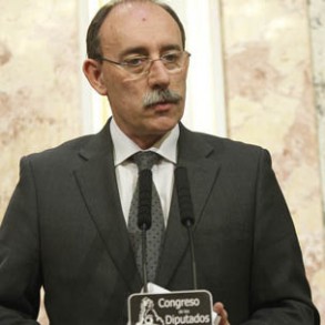 El PSOE denuncia que la medida que perjudica a más de 60.000 opositores y casti El PSOE denuncia que la medida que perjudica a más de 60.000 opositores y castiga a las CCAA que han decidido sacar plazas en 2012