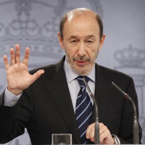 El Secretario General del PSOE traslada a Rajoy la voluntad de ejercer una "opos El Secretario General del PSOE traslada a Rajoy la voluntad de ejercer una "oposición útil" que colabore con el Gobierno en la salida de la crisis