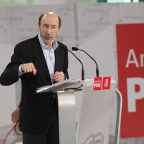 Rubalcaba denuncia la "campaña repugnante" contra los sindicatos por osar opone Rubalcaba denuncia la "campaña repugnante" contra los sindicatos por osar oponerse a la reforma laboral