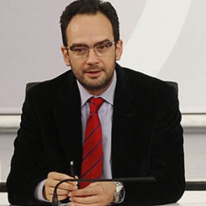 El PSOE pide que el PP investigue en su interior el caso Gürtel, del que solo s El PSOE pide que el PP investigue en su interior el caso Gürtel, del que solo se conoce la punta del iceberg