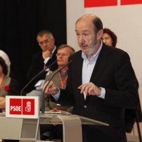 Rubalcaba: "La reforma laboral del PP significa menos derechos y menos empleo y Rubalcaba: "La reforma laboral del PP significa menos derechos y menos empleo y sólo sirve para que haya más despidos y más baratos"