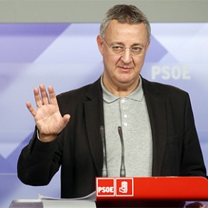 Jesús Caldera pide a los socialistas que hagan propuestas y "se comprometan con Jesús Caldera pide a los socialistas que hagan propuestas y "se comprometan con los problemas de la gente"